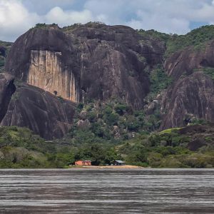 Rio Orinoco y sus formaciones rocosas_Harrison Ruiz
